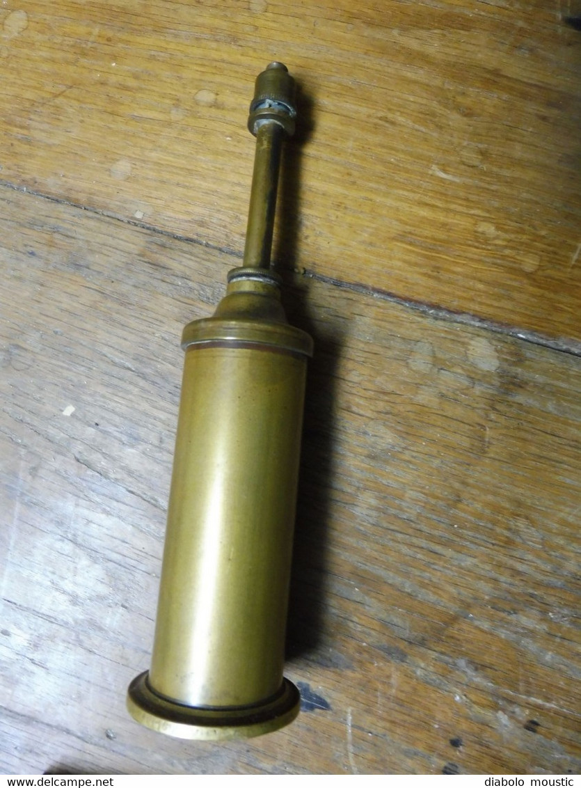 Ancienne Lampe, Allumoir Ou Bougie Ancienne à Essence Ou Pétrole (Hauteur= 19cm)  (Socle = 4,5cm) - Coppers