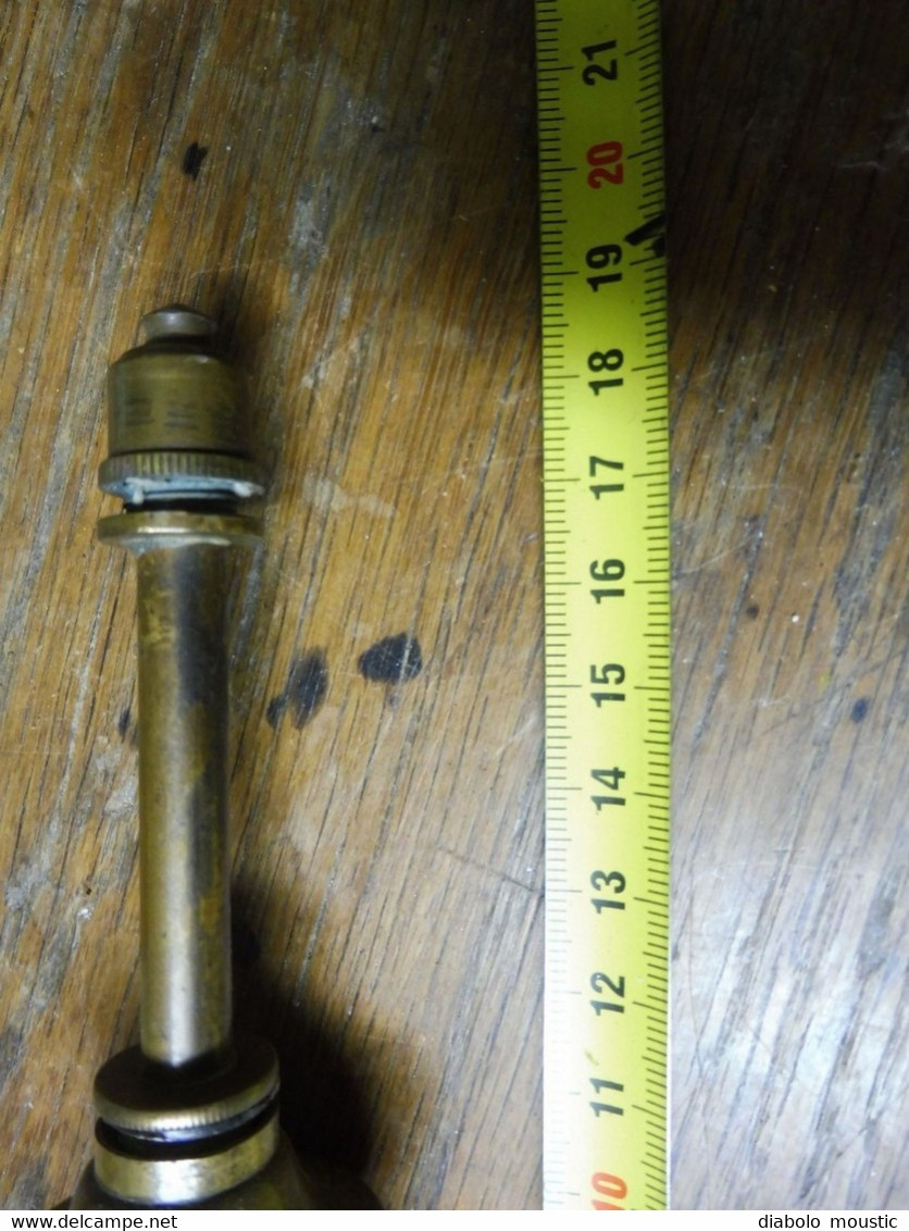 Ancienne Lampe, Allumoir Ou Bougie Ancienne à Essence Ou Pétrole (Hauteur= 19cm)  (Socle = 4,5cm) - Kupfer