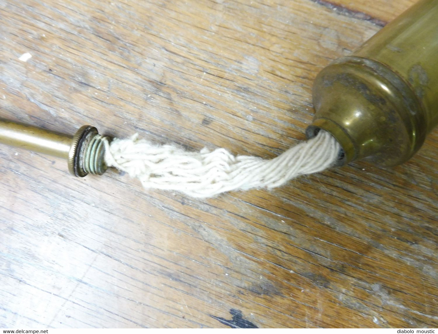 Ancienne lampe, allumoir ou bougie ancienne à essence ou pétrole (Hauteur= 19cm)  (Socle = 4,5cm)