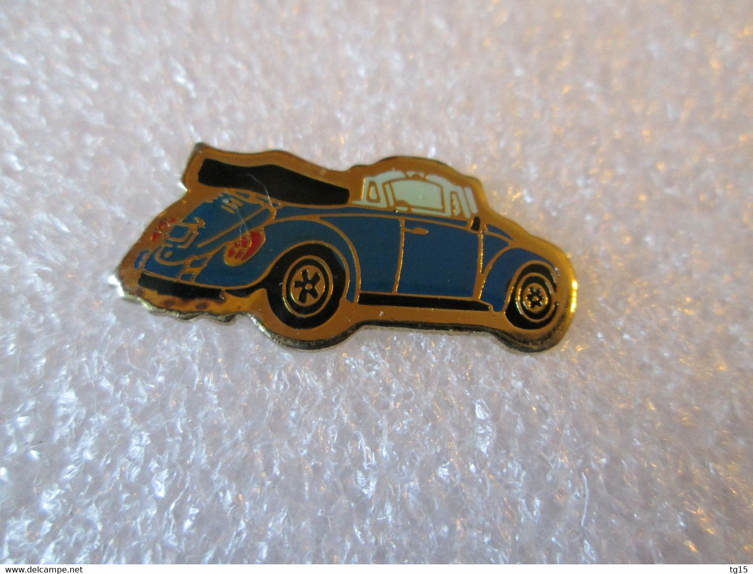 PIN'S    VOLKSWAGEN  COCCINELLE  CABRIOLET - Volkswagen