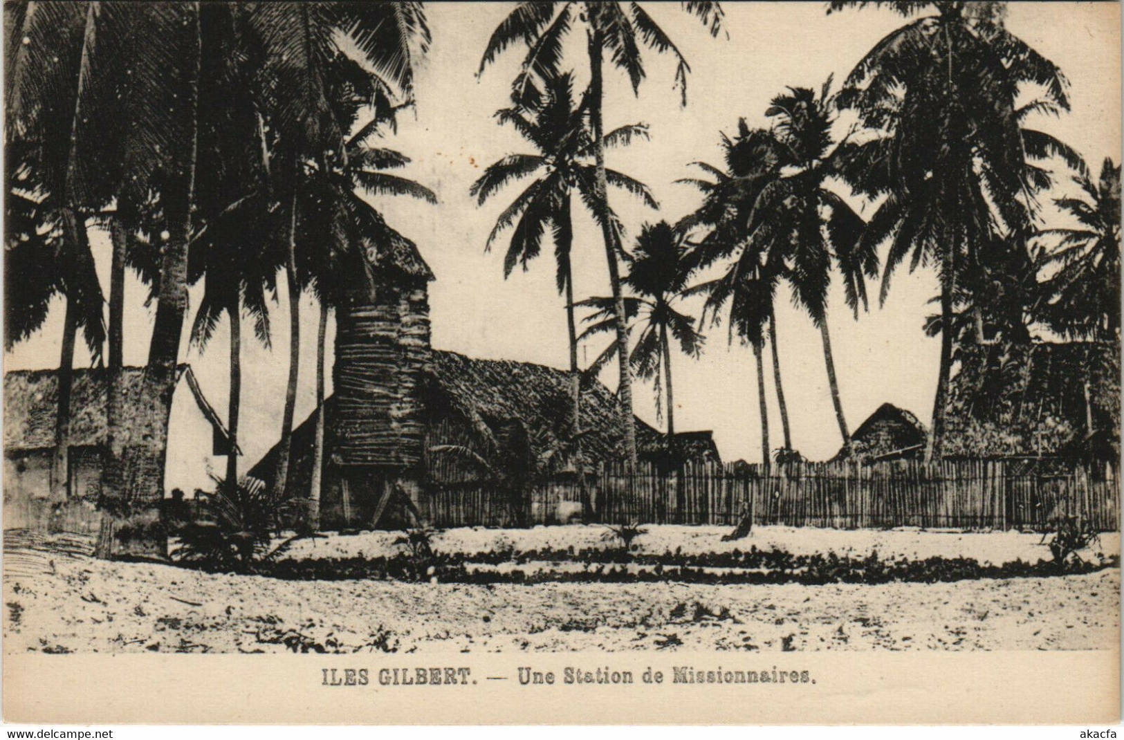 PC KIRIBATI, ILES GILBERT, UNE STATION DE MISSIONAIRE, Vintage Postcard (b29075) - Kiribati