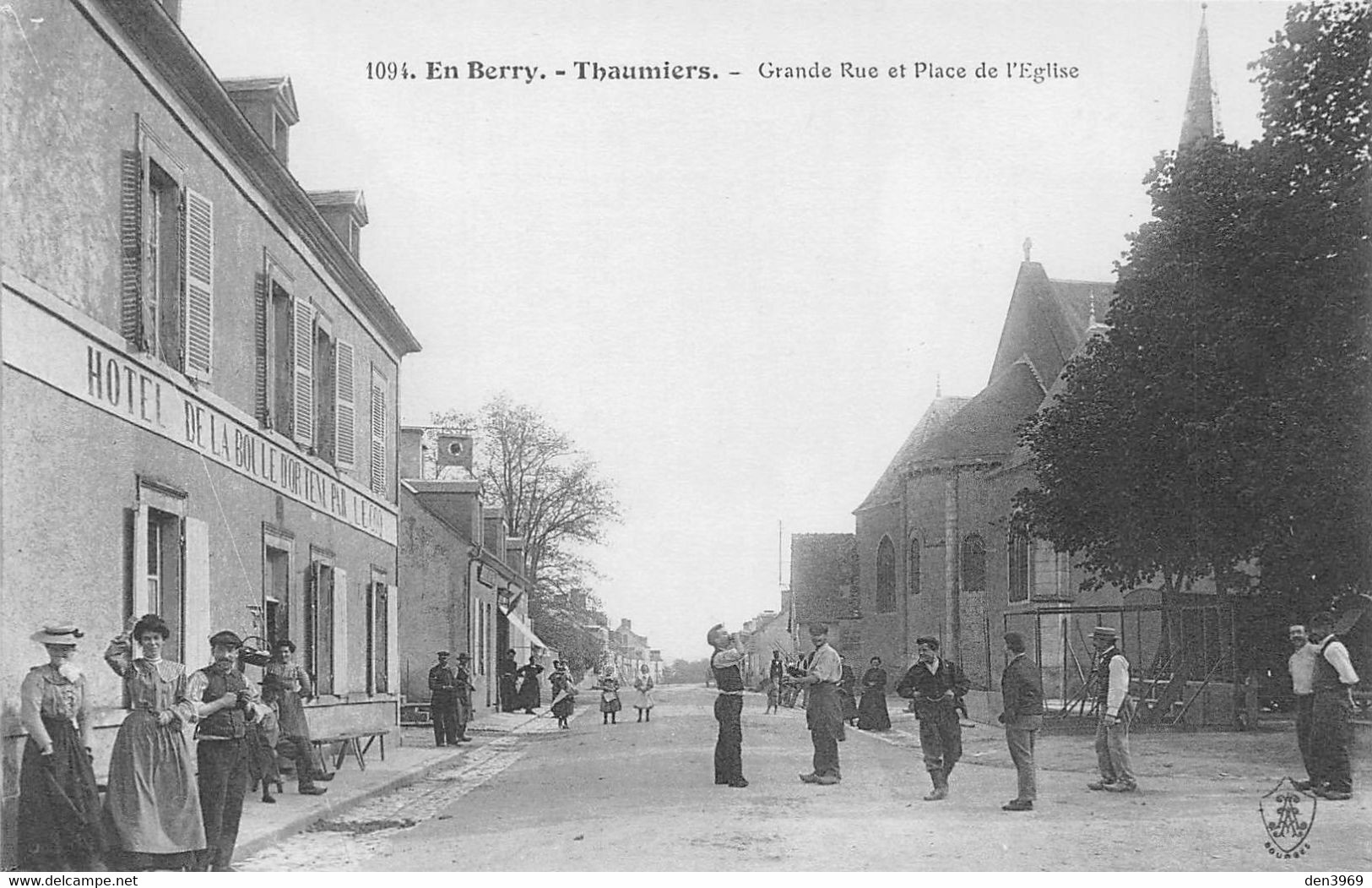 THAUMIERS - Grande Rue Et Place De L'Eglise - Hôtel De La Boule D'Or - Thaumiers