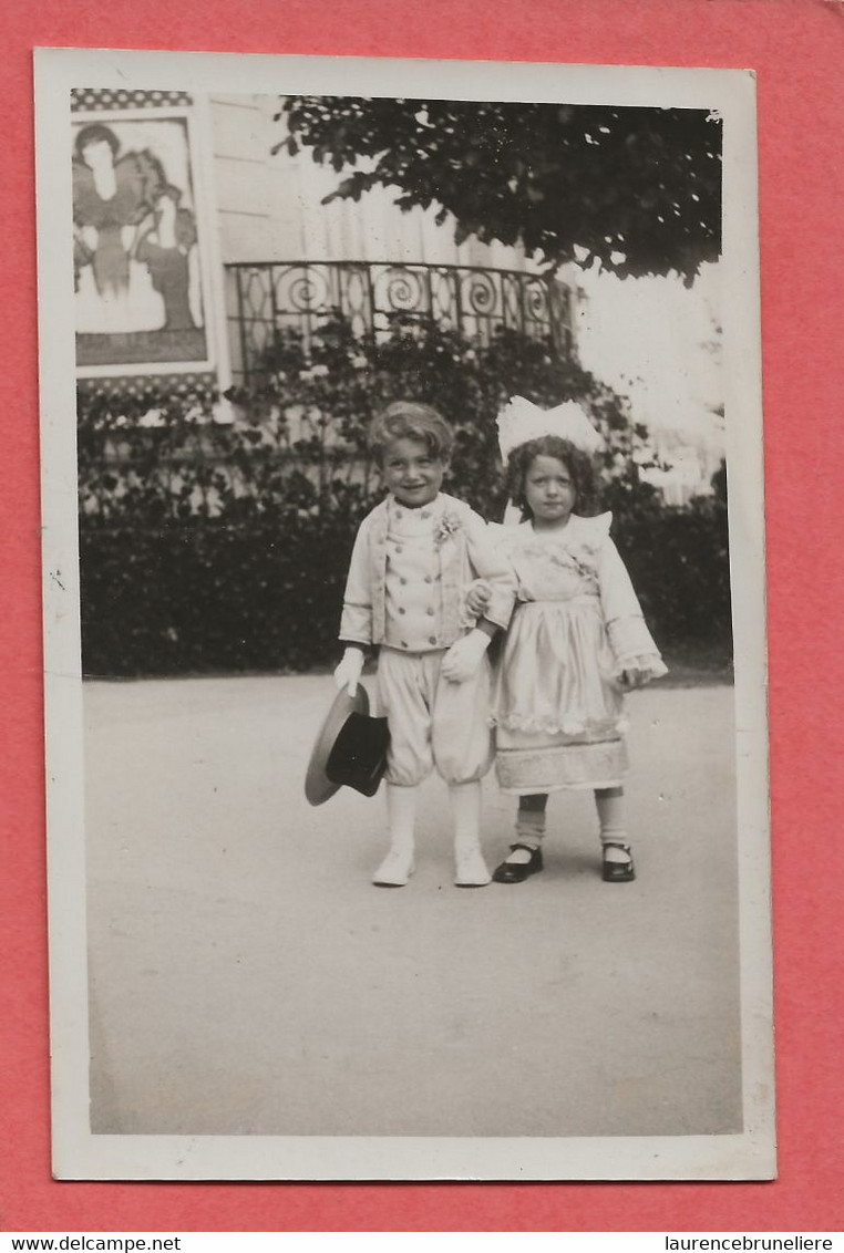 44 LA  BAULE  AOUT 1936 FRANCOISE DITE TOTONNE DEVANT LE CASINO DE LA BAULE DANS LE  ROLE DE PETITE  MARIE DE LOCRONAN - La Baule-Escoublac