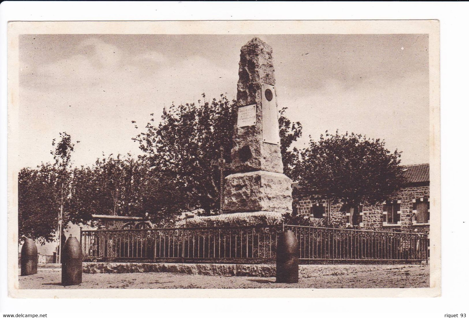 St-JUST-la-PENDUE - Le Monument Aux Combattants 1914-1918 - Sonstige & Ohne Zuordnung