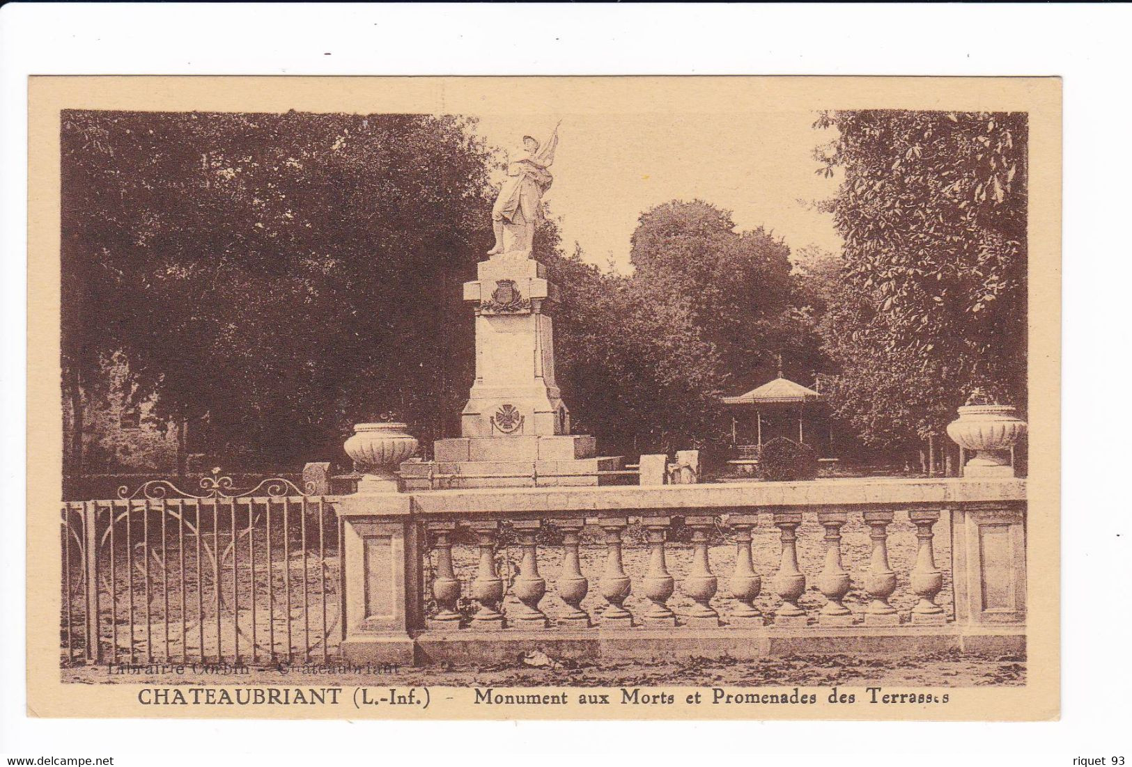 CHATEAUBRIAND - Monument Aux Morts Et Promenades Des Terrasses - Châteaubriant