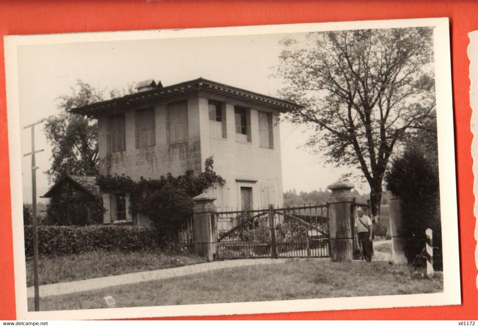 MKG-09  Coppet Loge Vue Du Château, ANIME  Carte-Photo.   Non Circulé - Coppet