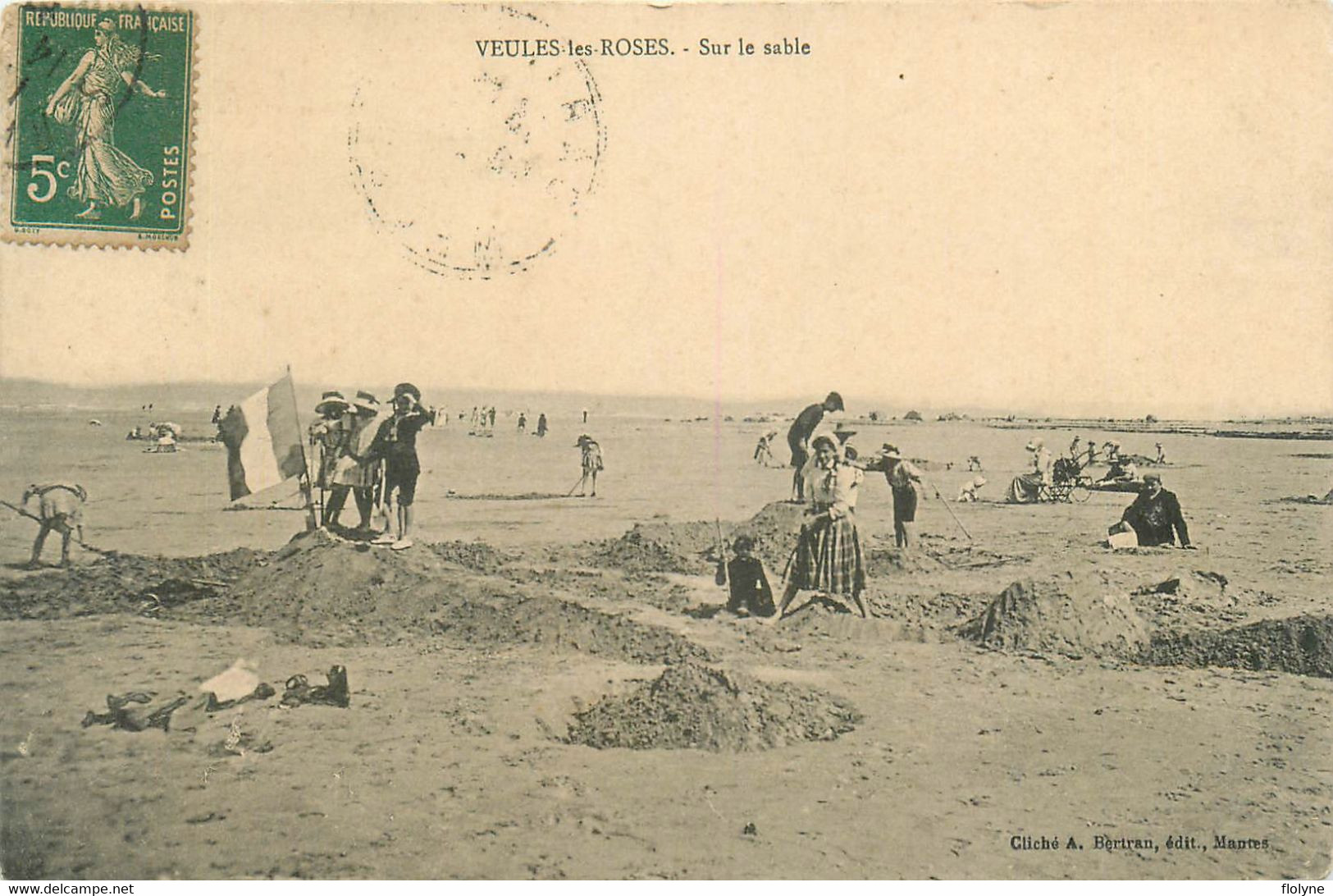 Veules Les Roses - Château De Sable Sur La Plage - Veules Les Roses