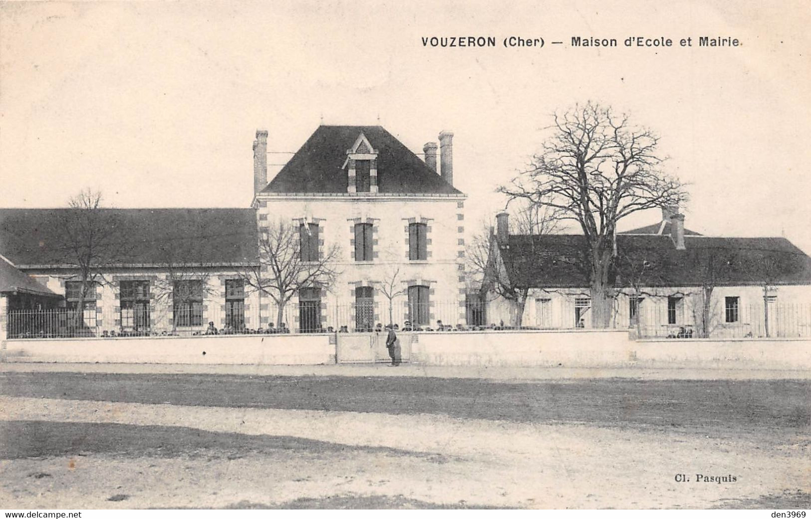 VOUZERON - Maison D'Ecole Et Mairie - Vouzeron