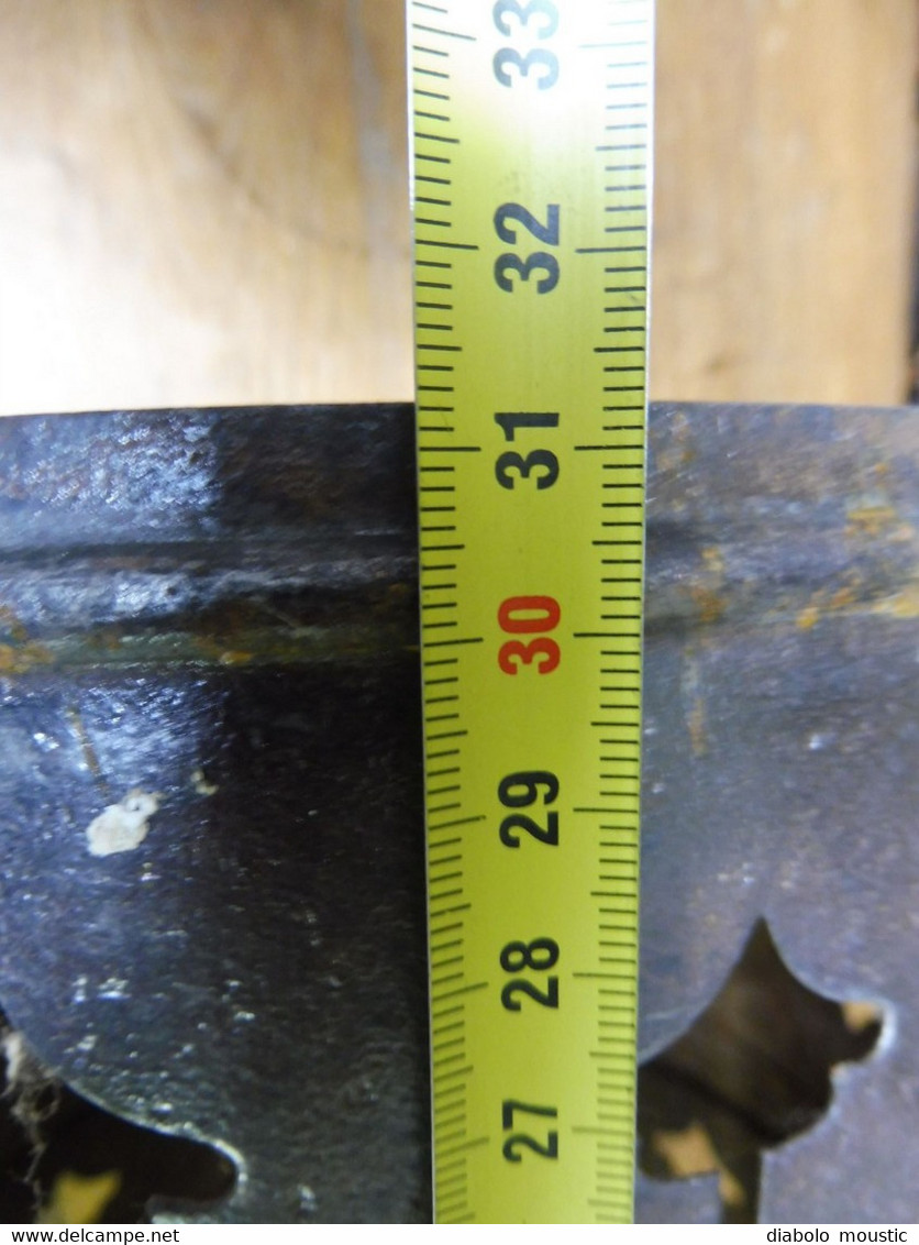 Rare Caisson En Fer D'un Brasero Antique ,riveté , Ajouré De Piques Gothiques (dimensions : H= 31cm , Diamètre = 20,5cm) - Ferro Battuto
