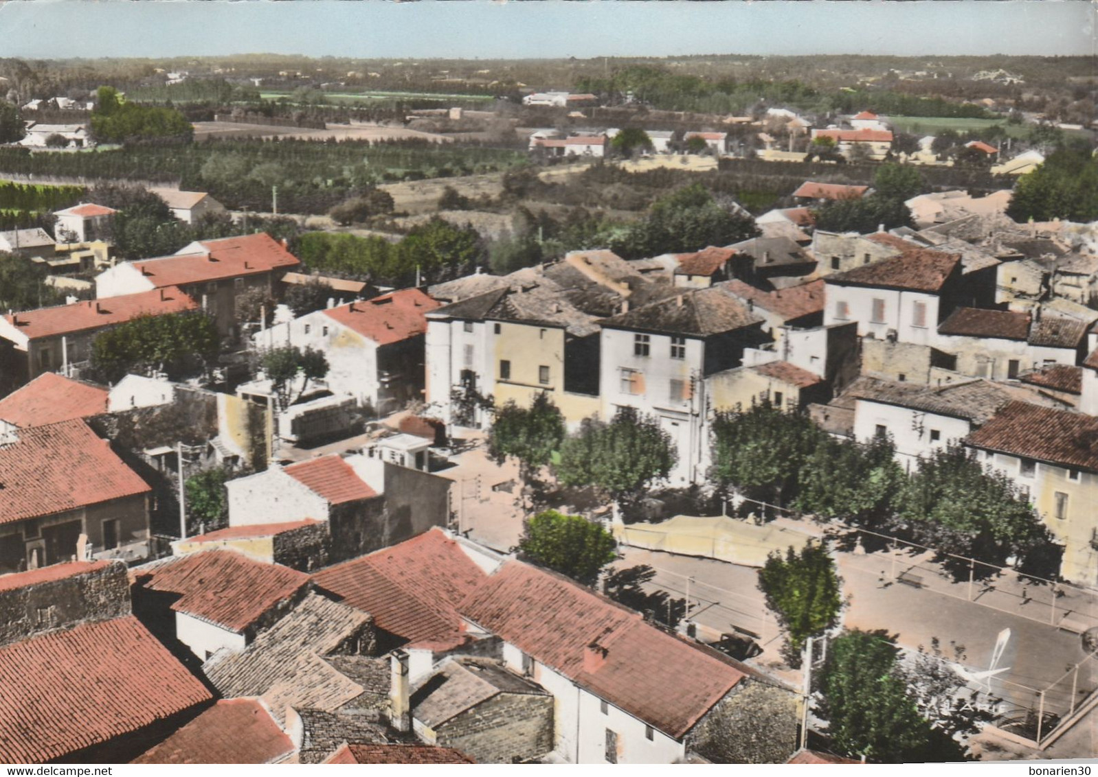 CPSM 84 SARRIANS   VUE GENERALE AERIENNE STADE ET ECOLES ?? - Sarrians