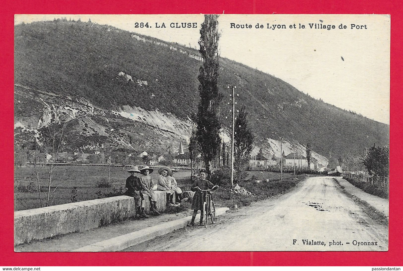 CPA La Cluse - Route De Lyon Et Le Village De Port - Non Classificati