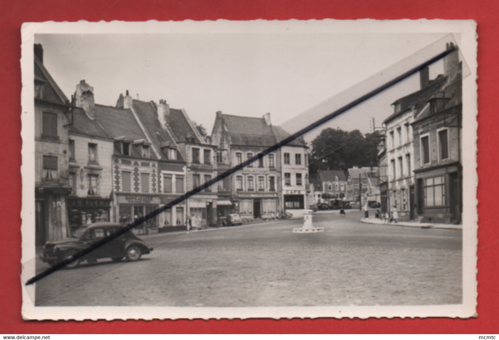 CPSM - Saint Pol Sur Ternoise - Place Du Général Leclerc  (  Renault 4 Cv  ) - Saint Pol Sur Ternoise