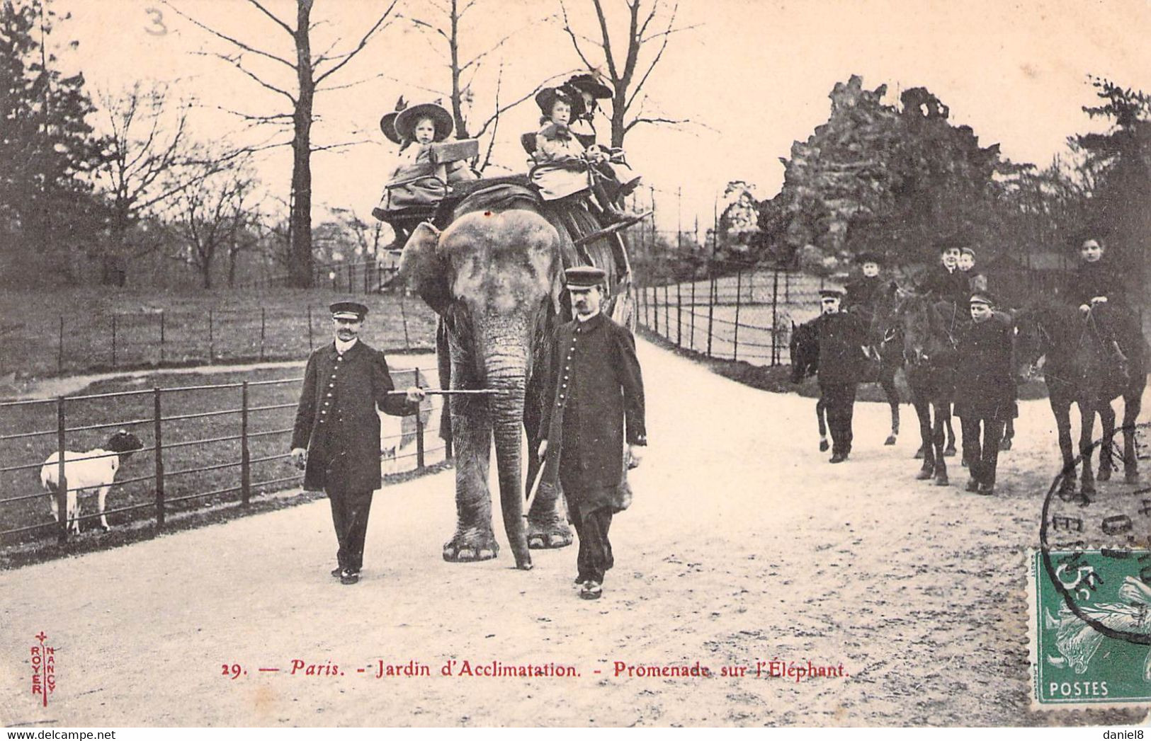 PARIS - Jardin D'Acclimatation - Promenade Sur L'Eléphant - Parques, Jardines