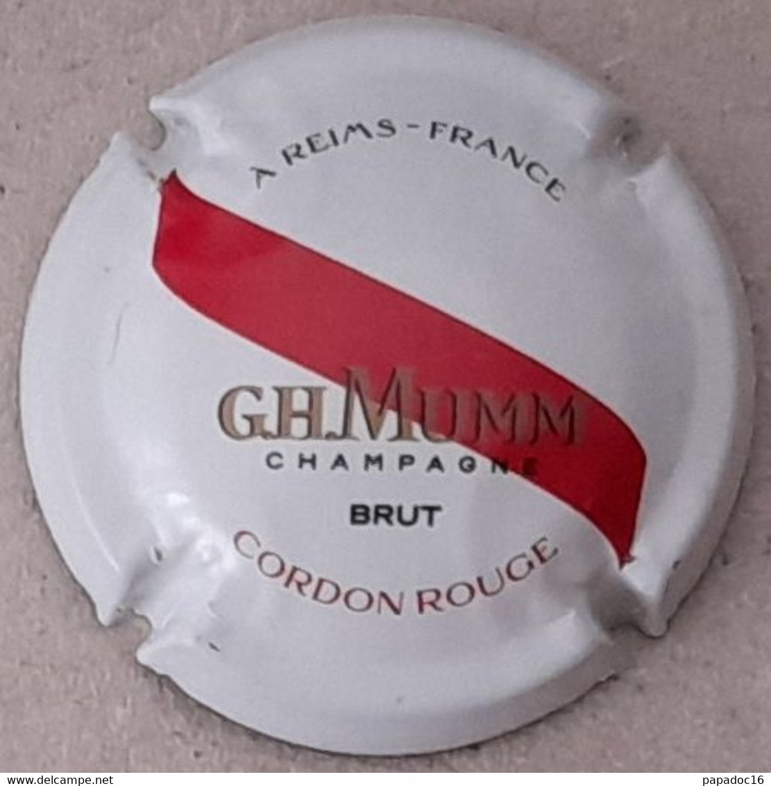 Plaque - Capsule De Muselet - Champagne G. H. Mumm - CordonRouge - Brut [Reims] Noir, Or Et Rouge Sur Blanc - Mumm GH