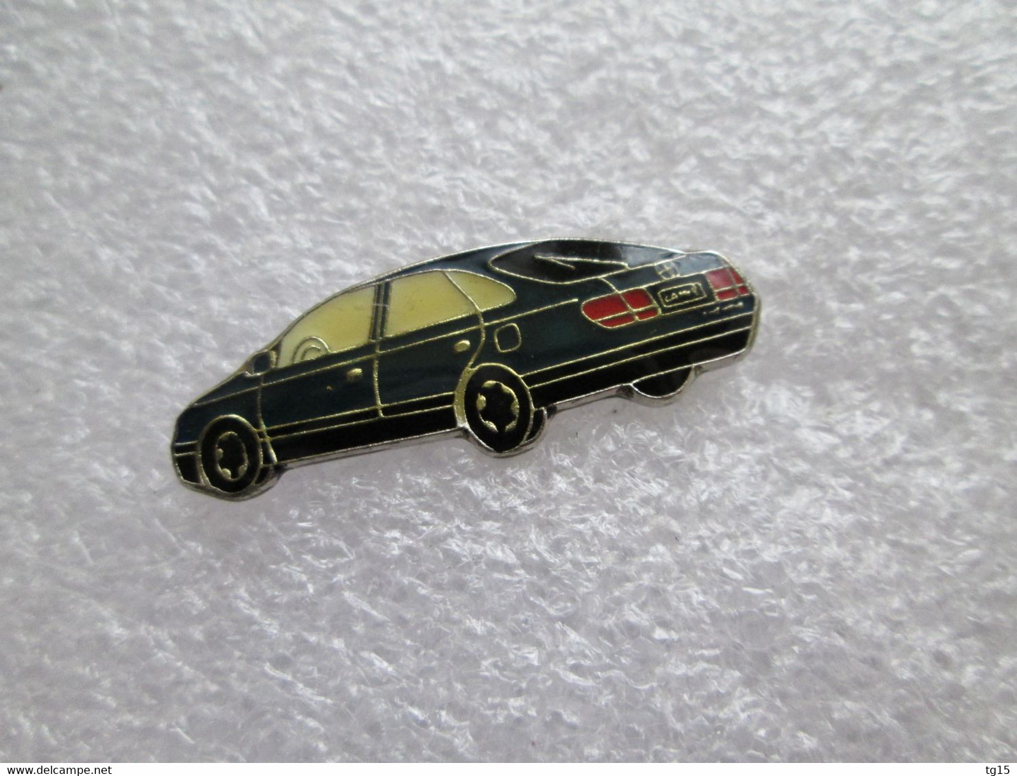 PIN'S    TOYOTA  AVENSIS - Toyota