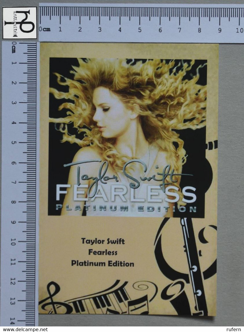 POSTCARD - TAYLOR SWIFT -  LP'S COLLETION -   2 SCANS  - (Nº46168) - Musique Et Musiciens