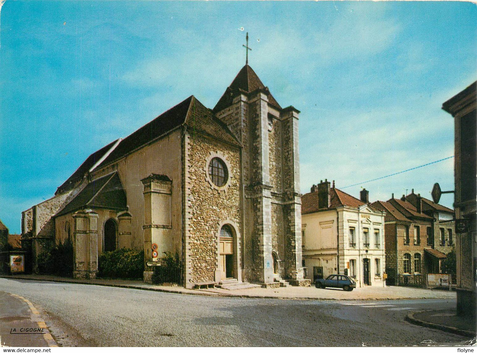 La Queue En Brie - La Place De L'église Et La Mairie - La Queue En Brie