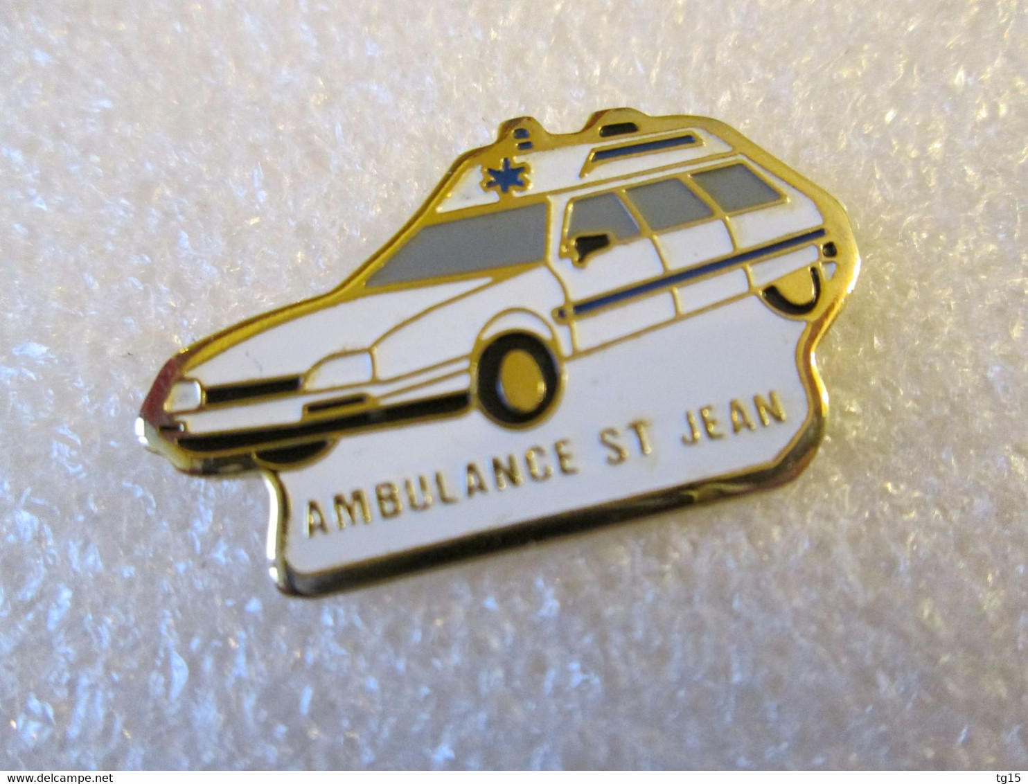 PIN'S    CITROEN  CX   AMBULANCE SAINT JEAN - Citroën