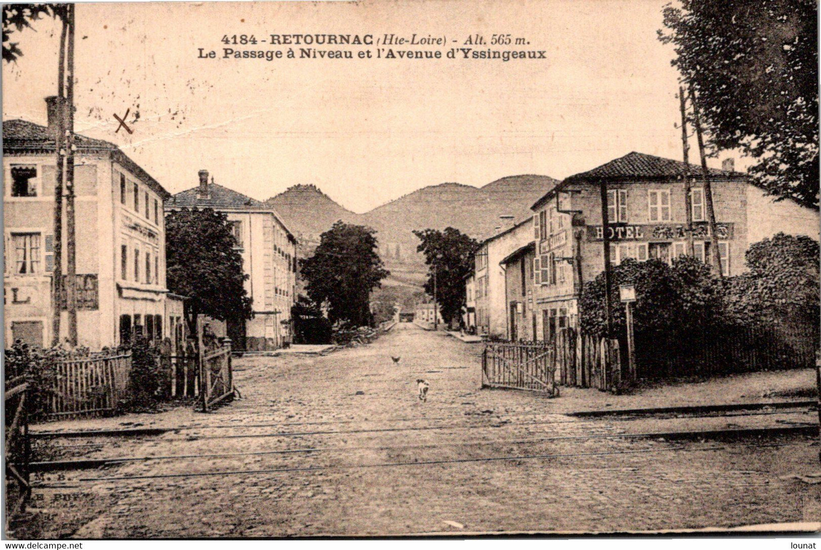 43 RETOURNAC - Le Passage à Niveaux Et L'avenue D'Yssingeaux - Retournac