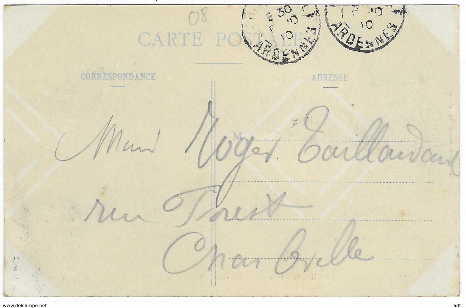 JOLIE CPA ANIMEE LE CHESNE, BELLE ANIMATION DANS LE QUARTIER DE LA POSTE, QUINCAILLERIE, COMMERCES, MAGASINS ARDENNES 08 - Le Chesne