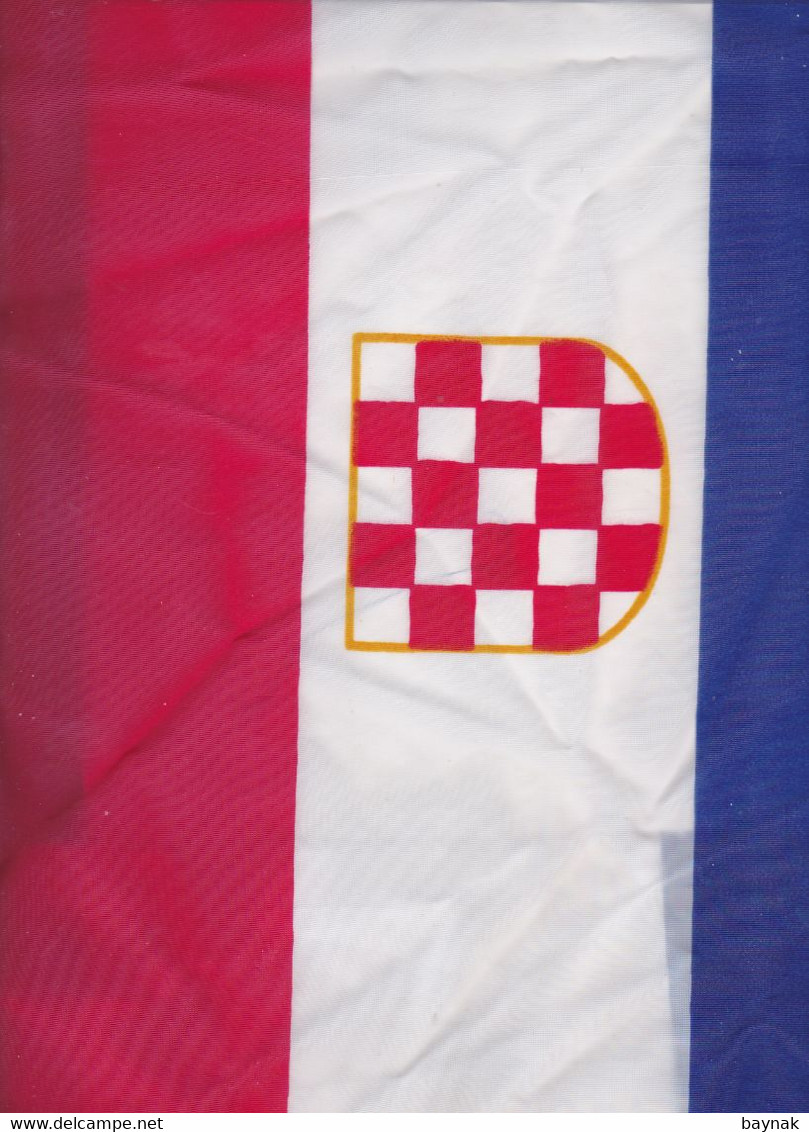 CROATIA   --  FLAG, FAHNE, DRAPEAU, ZASTAVA  -  62 Cm X 34 Cm  --  FIRST WHITE FIELD  - TRADITIONAL CRO FLAG  ..  TEXTIL - Drapeaux