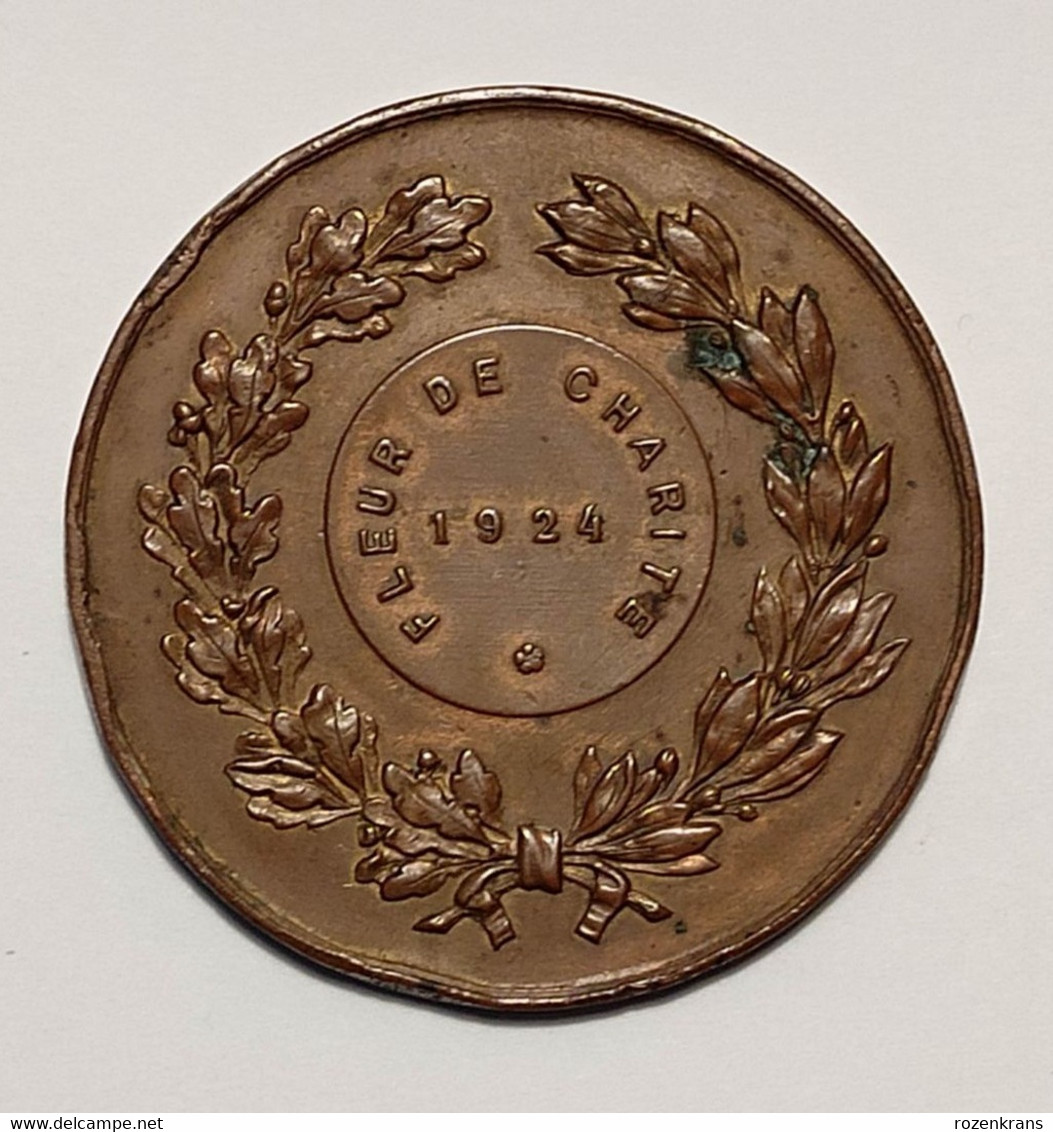Oude Ancienne Medaille Koningin Elisabeth Reine Des Belges 1924 Fleur De Charite Royalty Belgie Belgique Old Medal - Andere & Zonder Classificatie