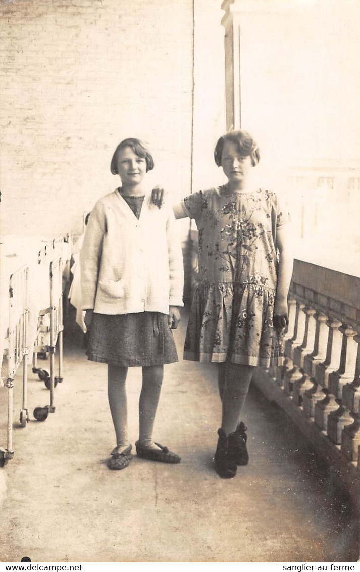 CPA 62 BERCK SUR MER CARTE PHOTO SANATORIUM DE L'OISE SUR LE BALCON (PHOTO GOUBERT) Noms Des Filles Au Verso - Berck