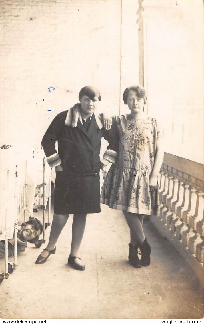 CPA 62 BERCK SUR MER CARTE PHOTO SANATORIUM DE L'OISE SUR LE BALCON (PHOTO GOUBERT) Noms Des Filles Au Verso - Berck