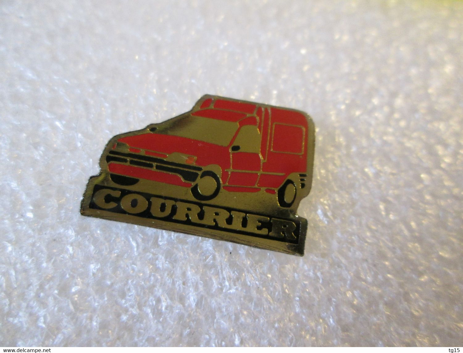 PIN'S    FORD   COURRIER - Ford
