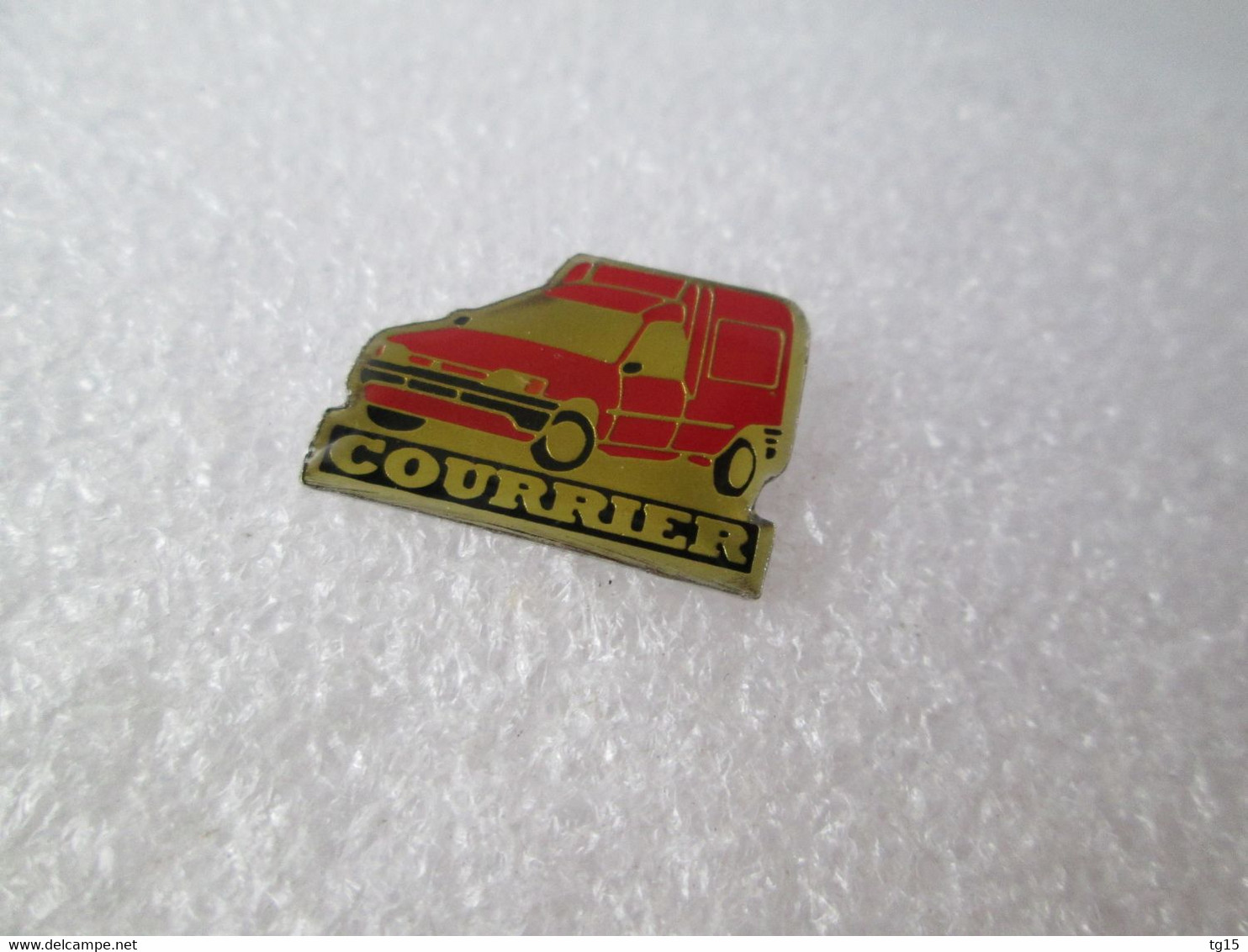 PIN'S    FORD   COURRIER - Ford