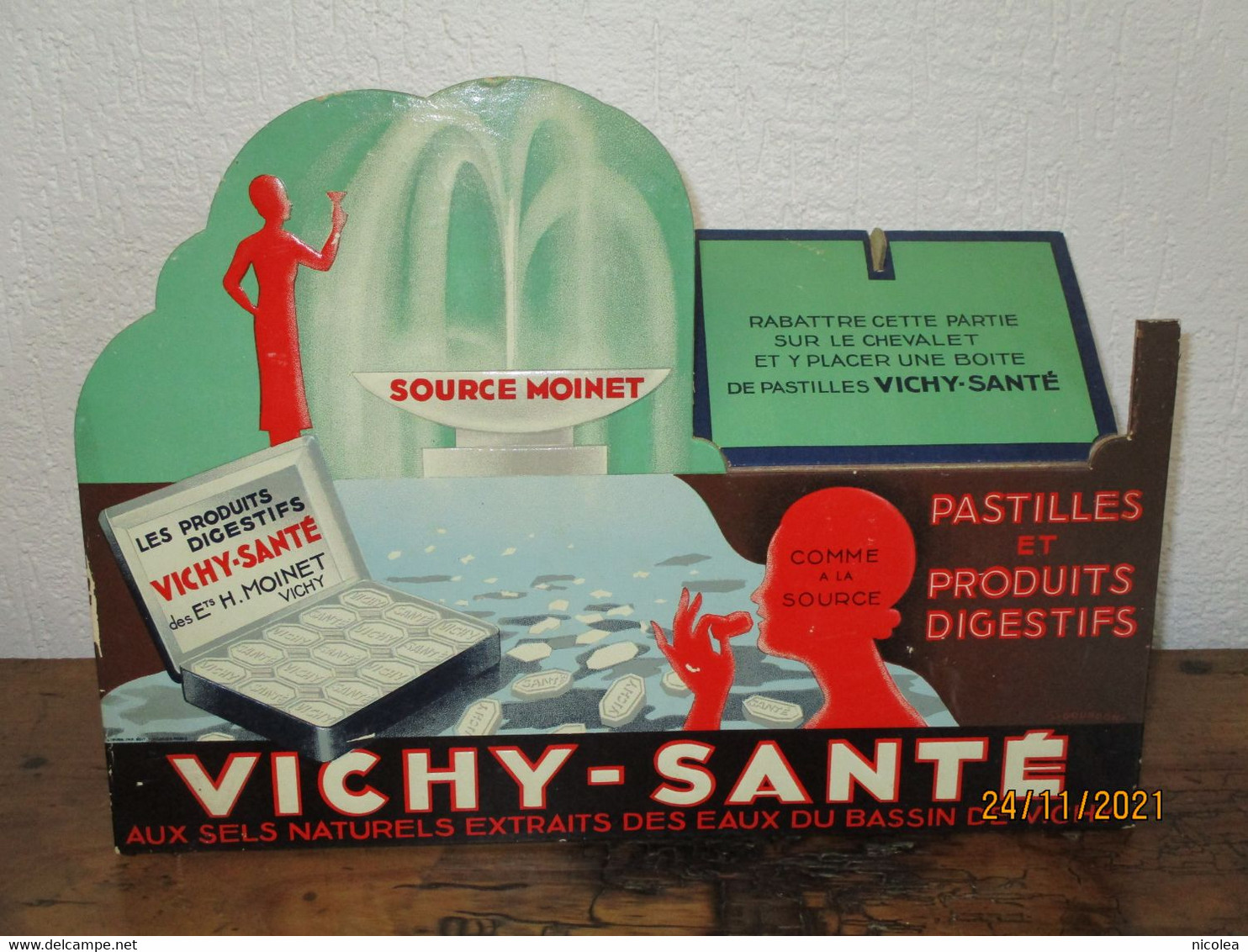 PASTILLES VICHY SANTE  SOURCE MOINET RARE PRESENTOIR CARTON ILLUSTRATEUR  GOUGEON BOITE DE PASTILLES ANNEES 50 T.B.E. - Paperboard Signs