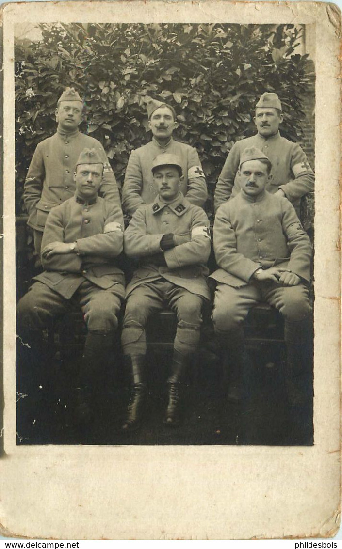 CARTE PHOTO MILITAIRE Personnages Croix Rouge  ( A Identifier ) - Characters