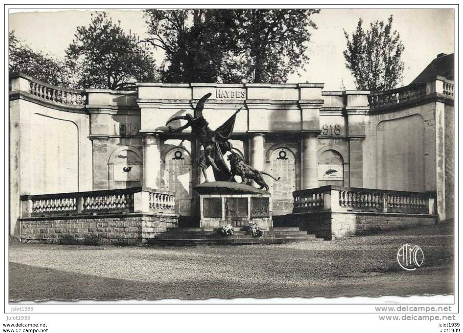 HAYBES - SUR - MEUSE ..-- 08 .  Le Monument Aux Morts . - Givet