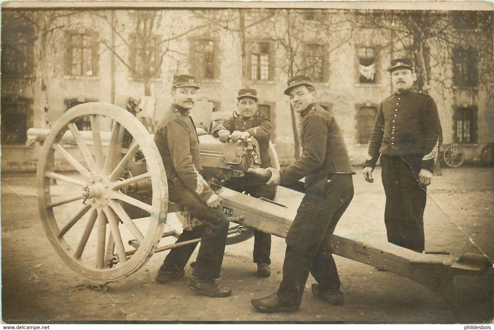 CARTE PHOTO MILITAIRE  Materiel     ( A Identifier ) - Matériel