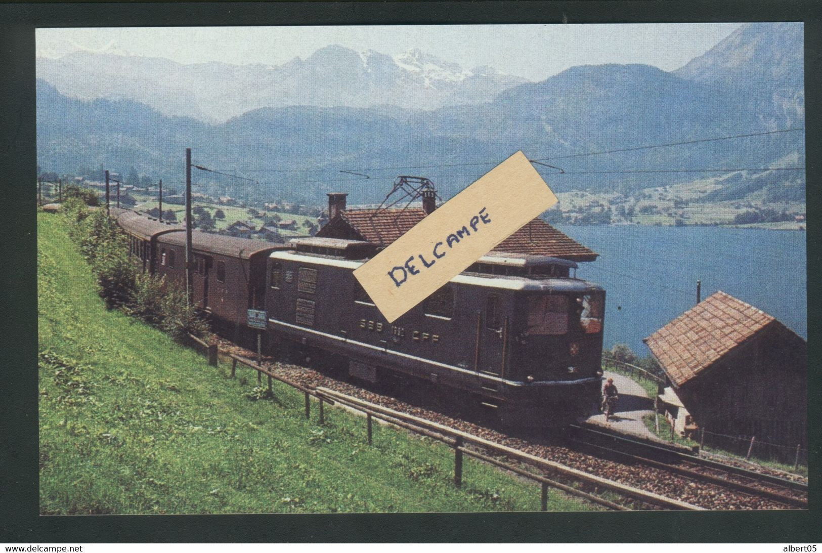 Train à Voie Métrique De Brunig Le Long Du Lac De Lungern En 1984 - Lungern
