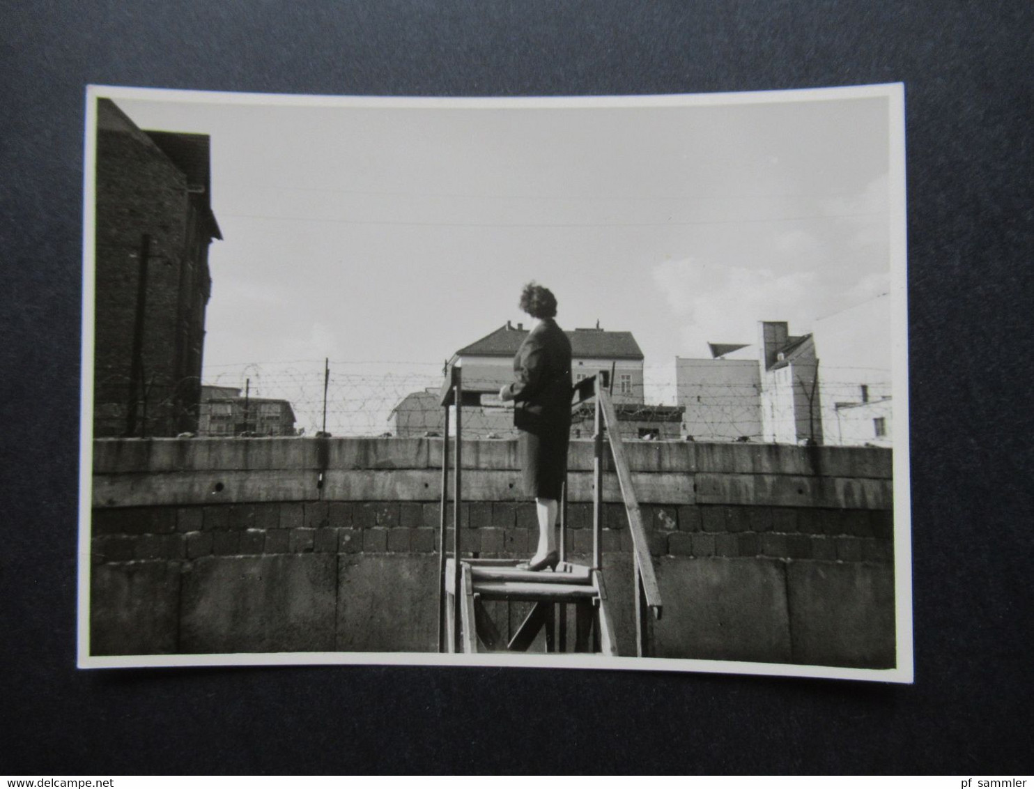 Berlin Fotos ca.1962 mit Berliner Mauer z.B. Spruch 13000 Frauen von Ihren Männern getrennt und. Neue zeit Union Verlag