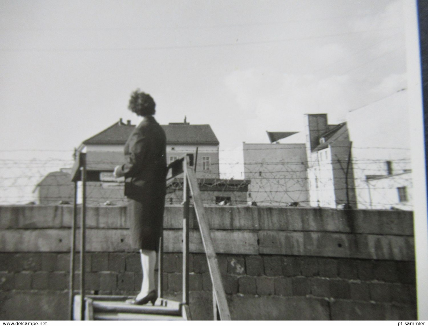 Berlin Fotos ca.1962 mit Berliner Mauer z.B. Spruch 13000 Frauen von Ihren Männern getrennt und. Neue zeit Union Verlag