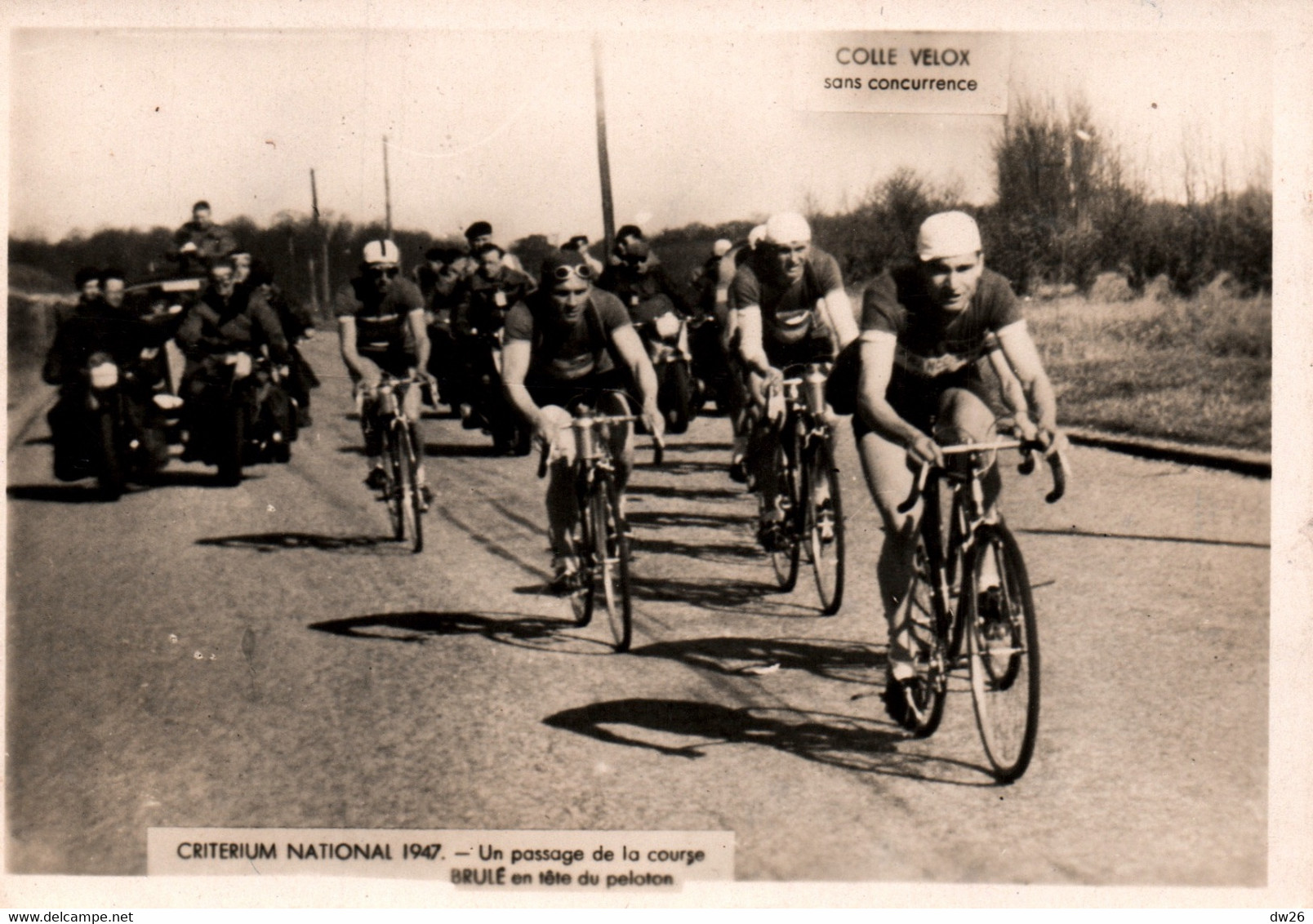 Photo De Presse Velox: Cyclisme, Critérium National 1947 - Un Passage De La Course, Brulé En Tête Du Peloton - Cycling