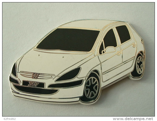 Pin's  PEUGEOT 307 BLANCHE FOND ARGENT - Taille : 55 X 30 Mm - Peugeot