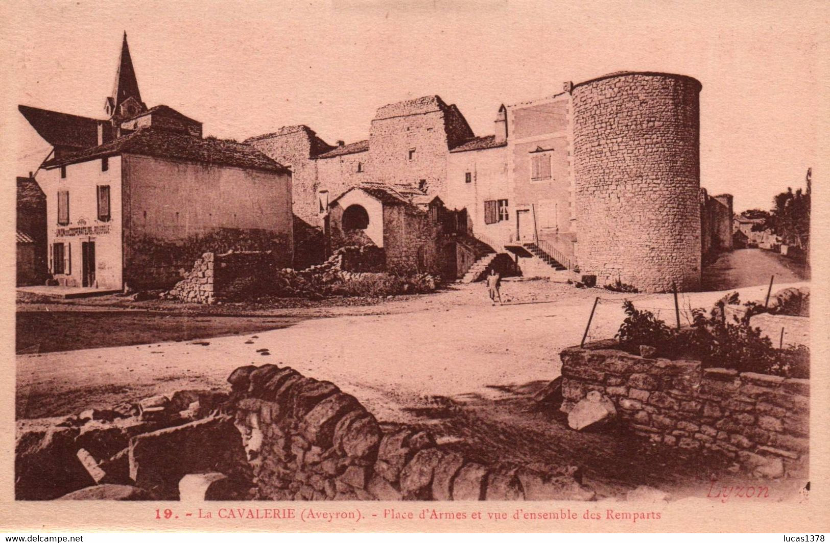 12 / LA CAVALERIE / PLACE D ARMES ET VUE D ENSEMBLE DES REMPARTS - La Cavalerie