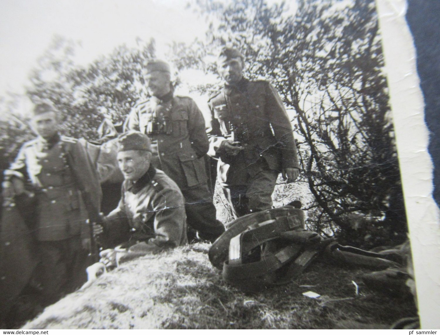 Echtfoto Um 1940 Soldaten Der Wehrmacht In Uniform / Rast Vom Krieg / Funker - War, Military