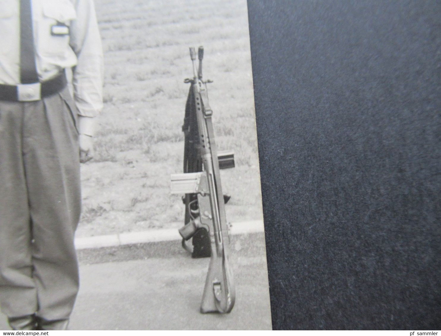 Echtfoto Um 1960 Soldat Der Bundeswehr In Uniform Mit Maschinengewehr / MP - War, Military