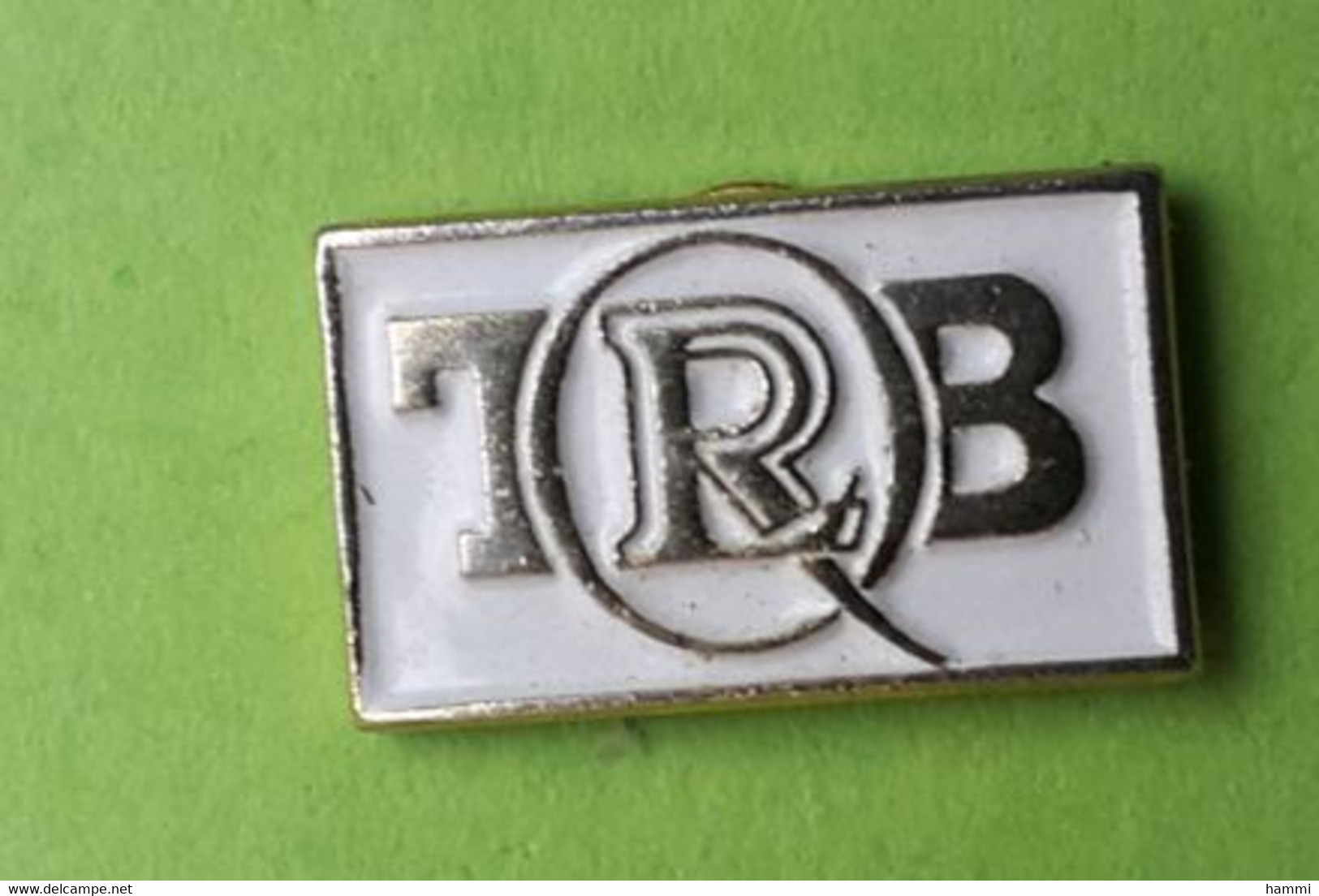 M114 Pin's LOGO Pharmacie Laboratoire Médical Ou Autre TRQB TQRB TRB ??  Achat Immédiat - Médical