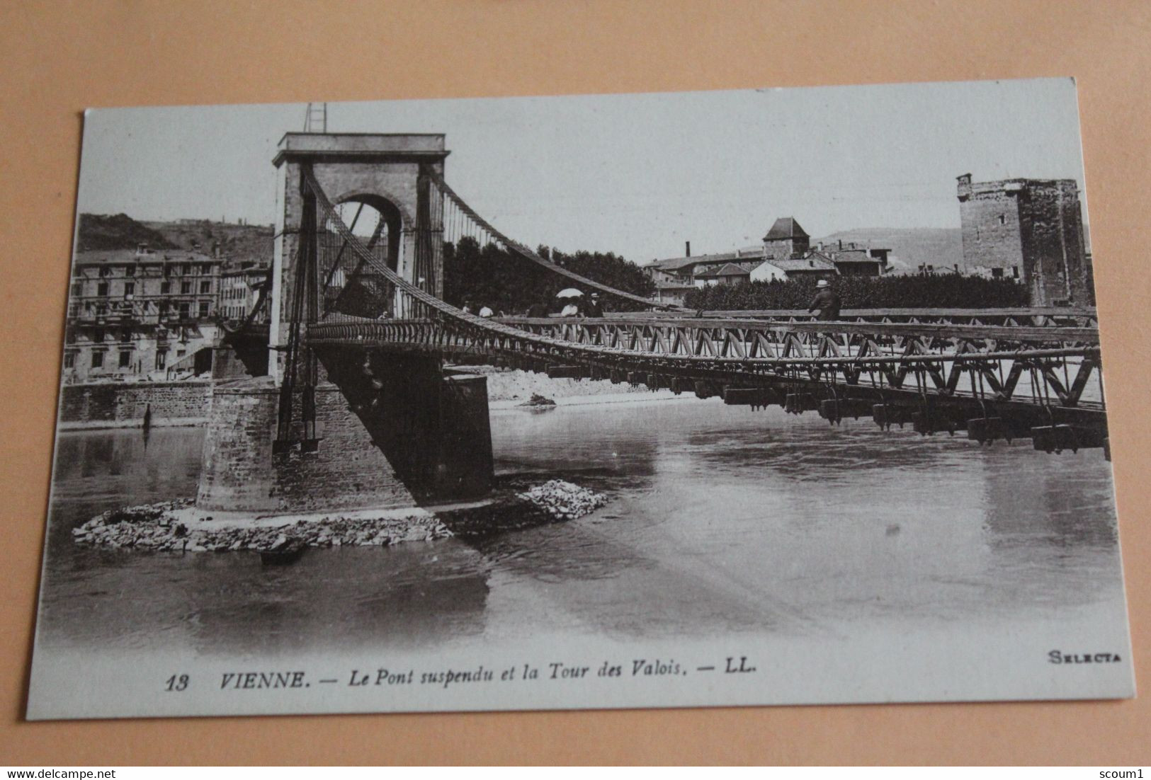 Vienne - Le Pont Susoendu Et La Tour Des Valois - Vienne