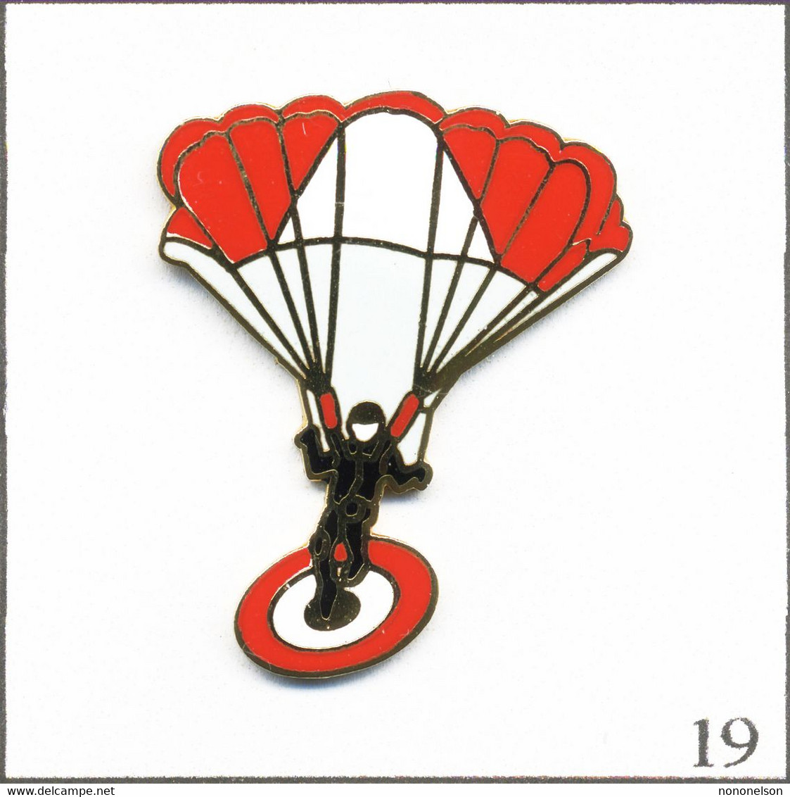 Pin's Sport - Parachutisme / Parachutiste Avec Cible. Estampillé Balthaz’Art. EGF. T800F-19 - Paracaidismo