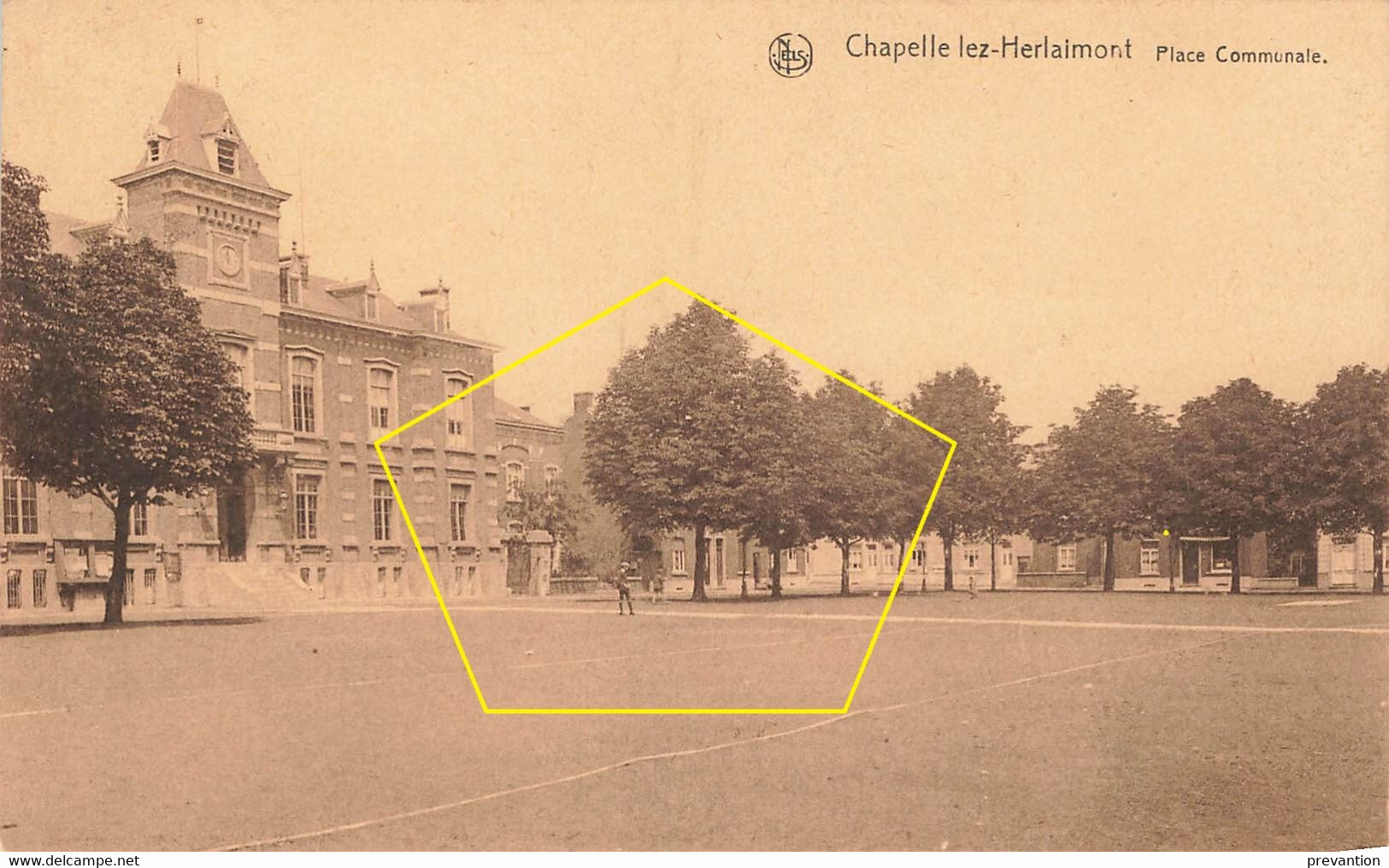 CHAPELLE Lez HERLAIMONT - Place Communale - Chapelle-lez-Herlaimont
