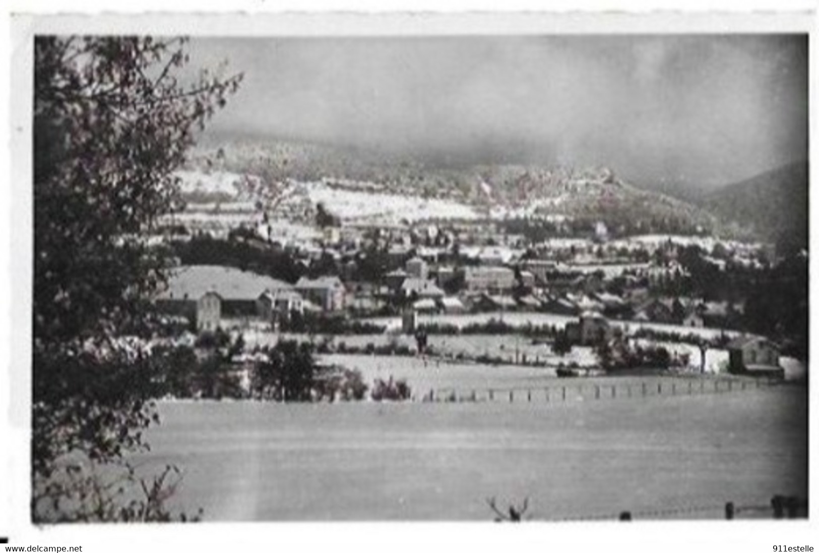 01 HAUTEVILLE . LOMPNES .  VUE GENERALE ( LA NEIGE ) - Hauteville-Lompnes