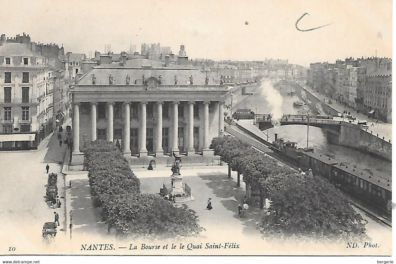 A/622            44     Nantes         La Bourse & Le Quai Saint-félix - Passage D'un Train - Nantes