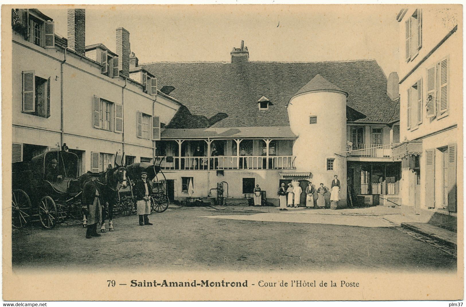 SAINT AMAND - Cour De L'Hôtel De La Poste - Saint-Amand-Montrond