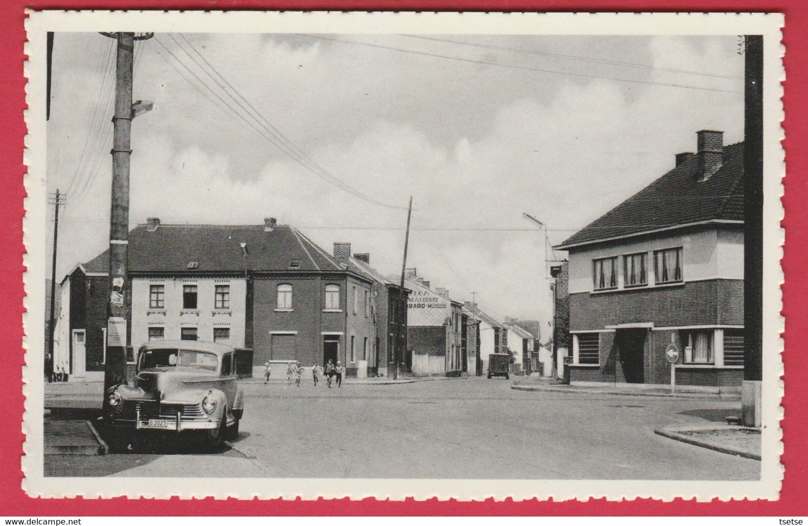 Souvret - Place De La Baille ... Oldtimer ( Voir Verso ) - Courcelles